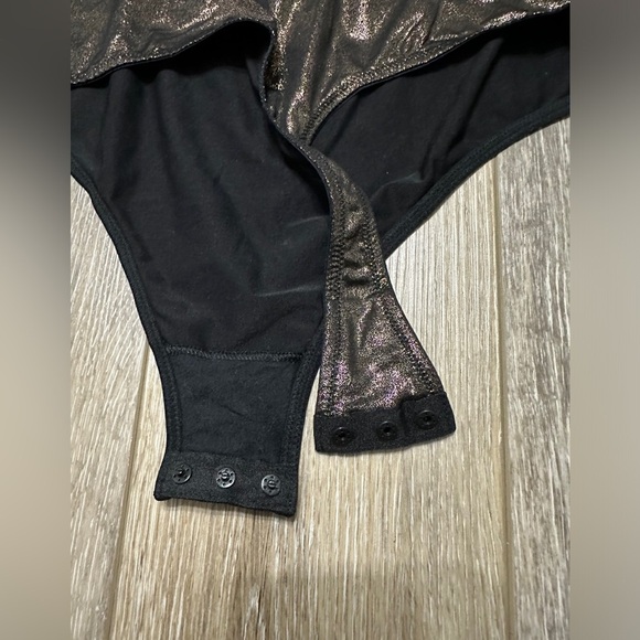 🛍️ Victoria’s Secret metallic bodysuit Size M - Picture 4 of 8